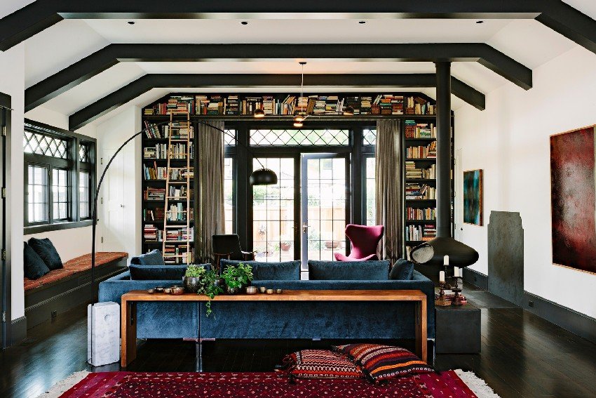 Ngôi nhà có thiết kế nội thất giống như một thư viện thu nhỏ