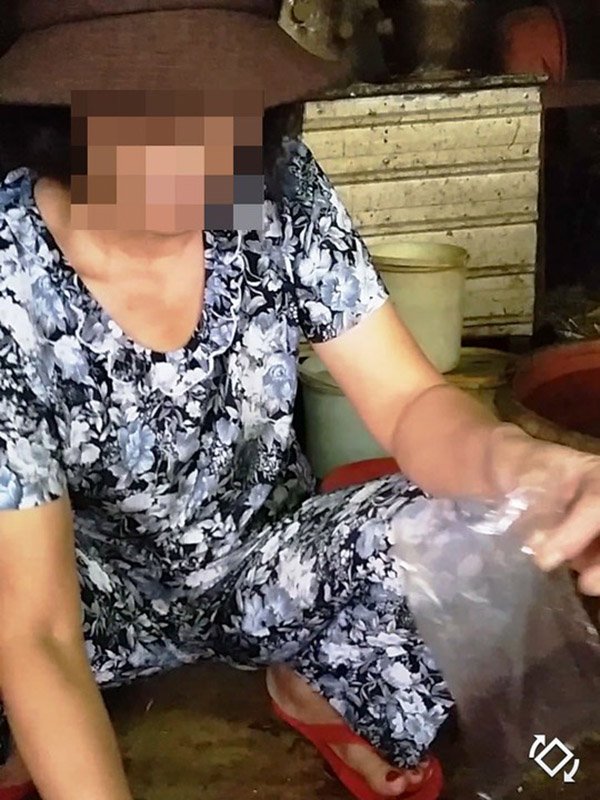 Làm “đẹp” gà, vịt bằng hóa chất