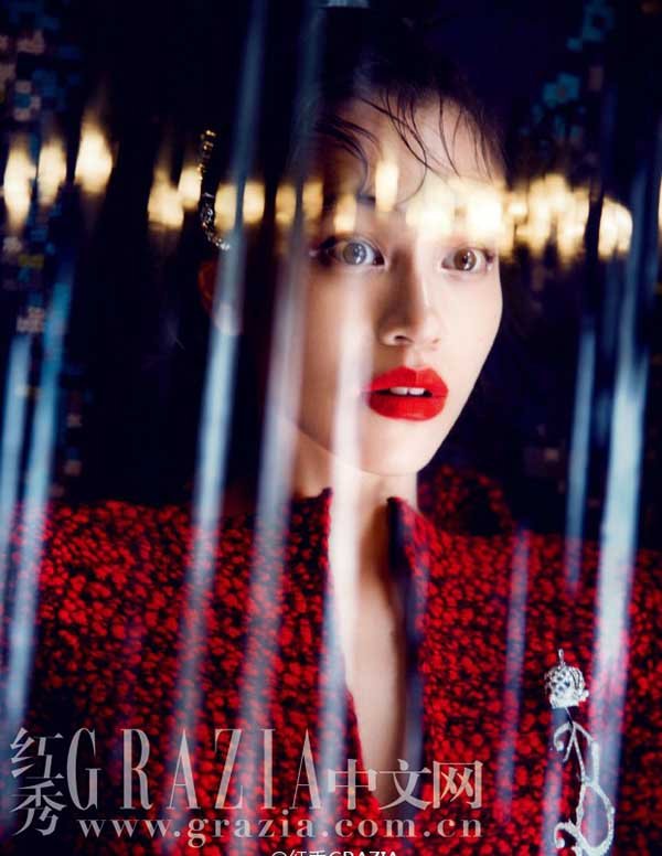 Bạn gái G-Dragon cuốn hút trên bìa tạp chí