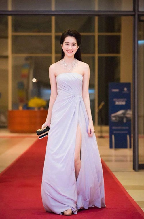 Hoa hậu Đặng Thu Thảo dẫn đầu Vbiz với style thanh lịch