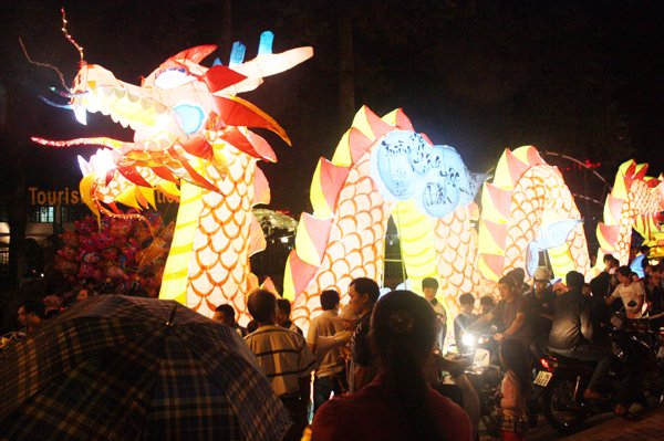 Sa Pa: Tổ chức Lễ hội Hoa đăng vào dịp Tết Trung thu