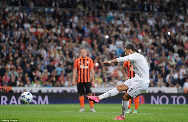 Cristiano Ronaldo vĩ đại nhờ… penalty
