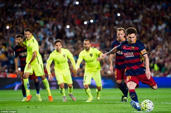 Messi lập cú đúp, Barcelona trở lại ngôi đầu