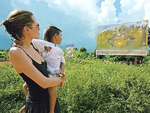 Angelina Jolie và mối duyên có tên Campuchia