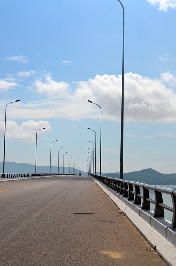 Đến Hòn Khô qua cây cầu vượt biển dài nhất Việt Nam