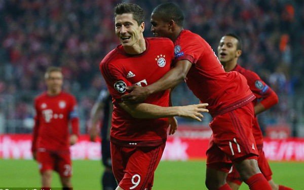 Lewandowski lập hat-trick, Bayern lại thắng kiểu hủy diệt