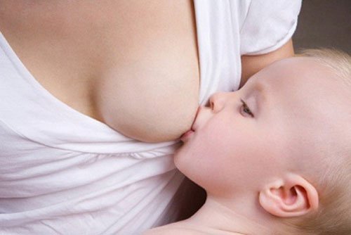 6 mẹo nhỏ giúp mẹ hết đau ngực do căng tức sữa sau sinh
