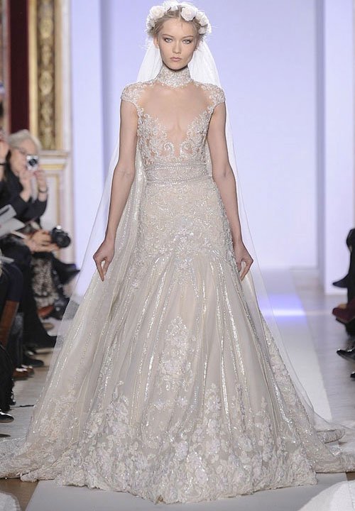 Váy cưới mùa thu tuyệt đẹp che khuyết điểm cho cô dâu vai rộng