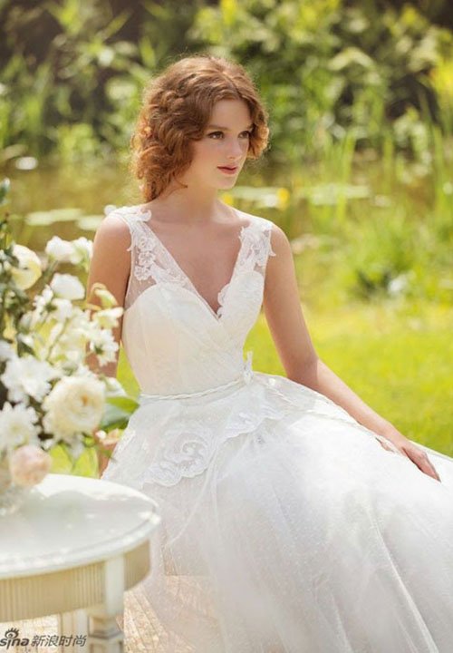 Váy cưới mùa thu tuyệt đẹp che khuyết điểm cho cô dâu vai rộng