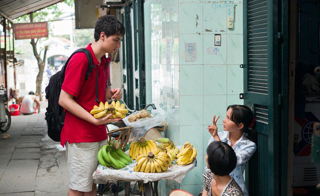 Chàng trai Mỹ thạo 6 ngoại ngữ đến Hà Nội học tiếng Việt