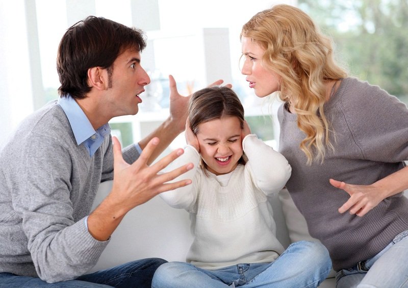 10 thói quen xấu của bố mẹ làm hỏng con