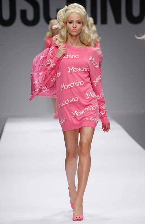 Năm mẫu áo váy nỉ Moschino khiến phái đẹp "thèm khát"
