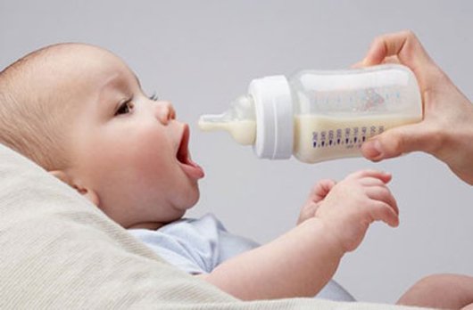 6 sai lầm ”không thể tha thứ” khi pha sữa cho trẻ