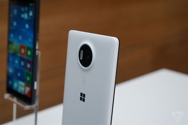 Ảnh Lumia 950 và 950 XL cấu hình mạnh, làm mát từ chất lỏng