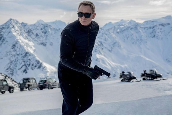 Daniel Craig thà tự rạch tay còn hơn đóng tiếp James Bond
