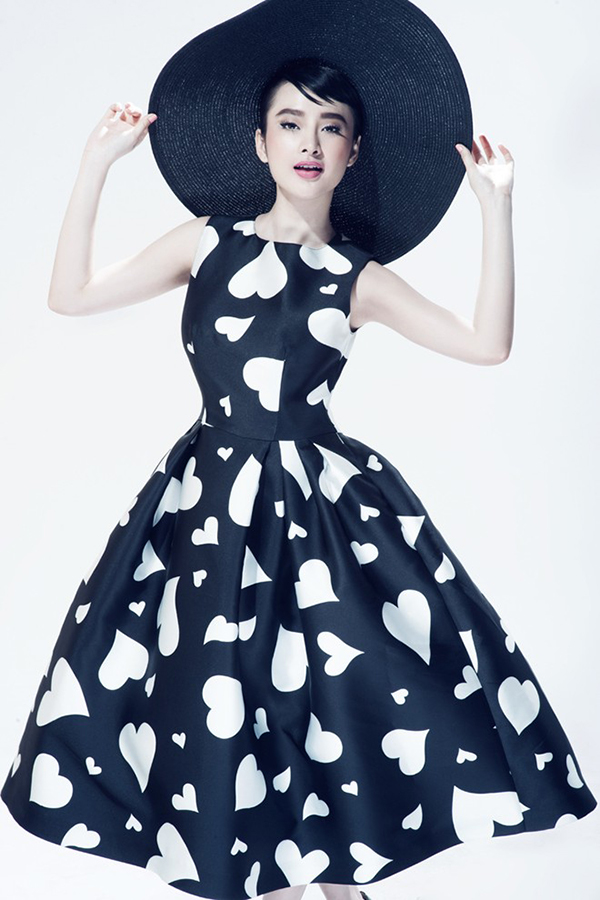 Angela Phương Trinh trang điểm giống Audrey Hepburn