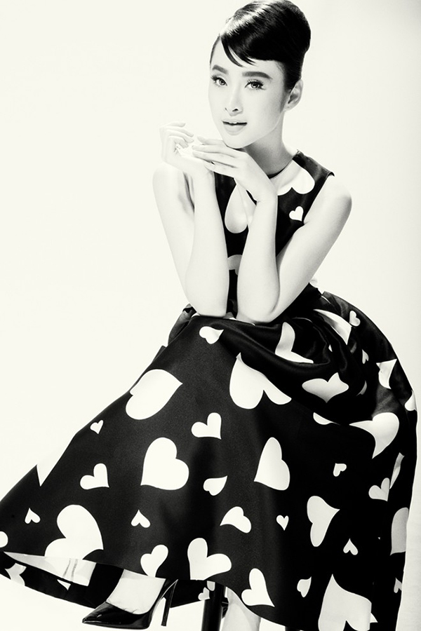 Angela Phương Trinh trang điểm giống Audrey Hepburn