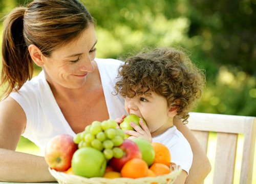 4 thực phẩm mẹ nên cho bé ăn lúc chuyển mùa để tăng đề kháng