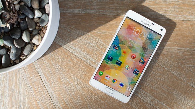 4 smartphone cao cấp có pin rời