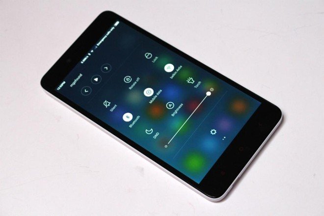 4 smartphone cao cấp có pin rời