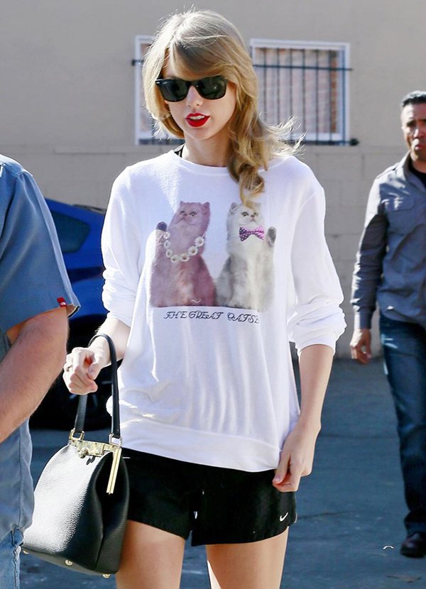 BST áo len giao mùa thấy là mê của Taylor Swift