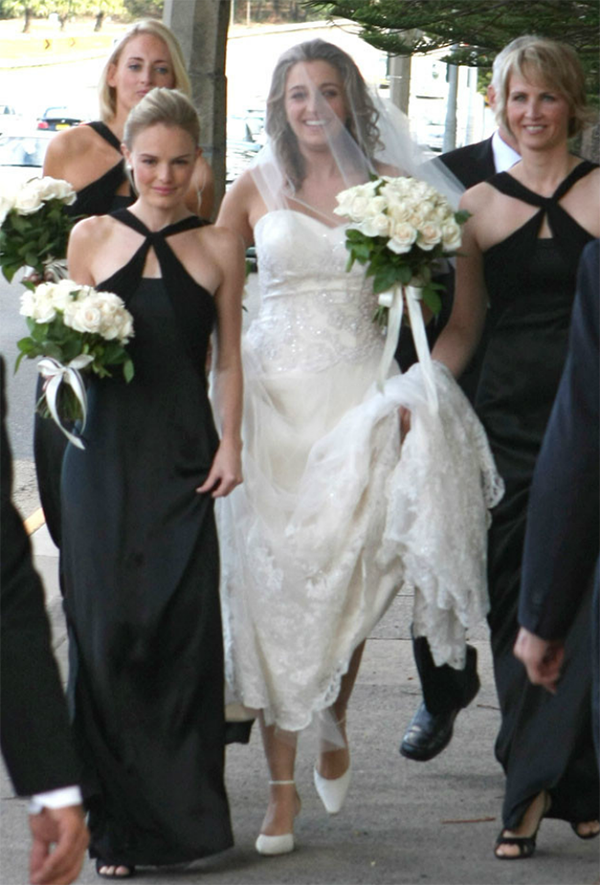 Diện váy phù dâu xinh đẹp như sao ngoại