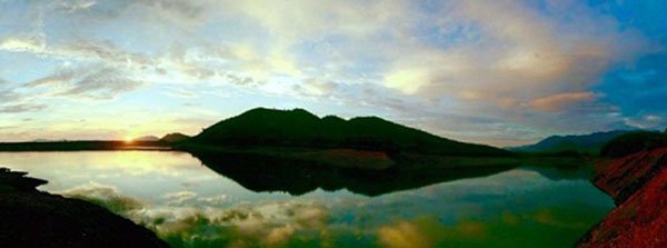 Vẻ đẹp hoang sơ của hồ Hoà Trung - thảo nguyên cỏ vàng Đà Nẵng