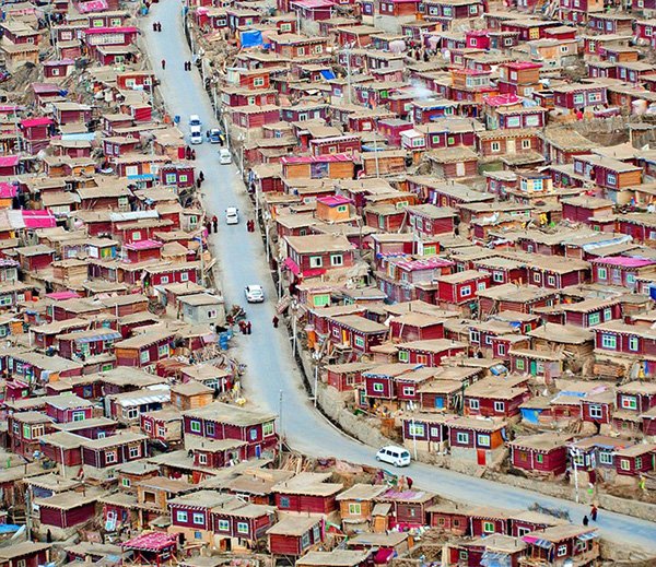 Ngôi làng tuyệt đẹp của 40.000 nhà sư ở Trung Quốc