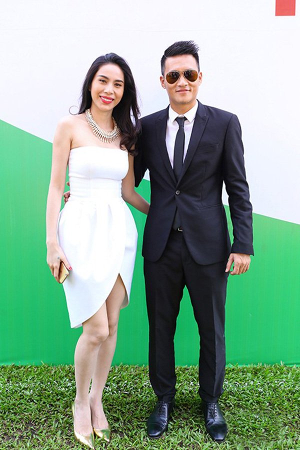 Diễm My 9X diện váy xẻ ngực sâu dẫn đầu top sao đẹp