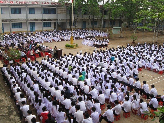 Xem xét bỏ phê bình học sinh trước toàn trường