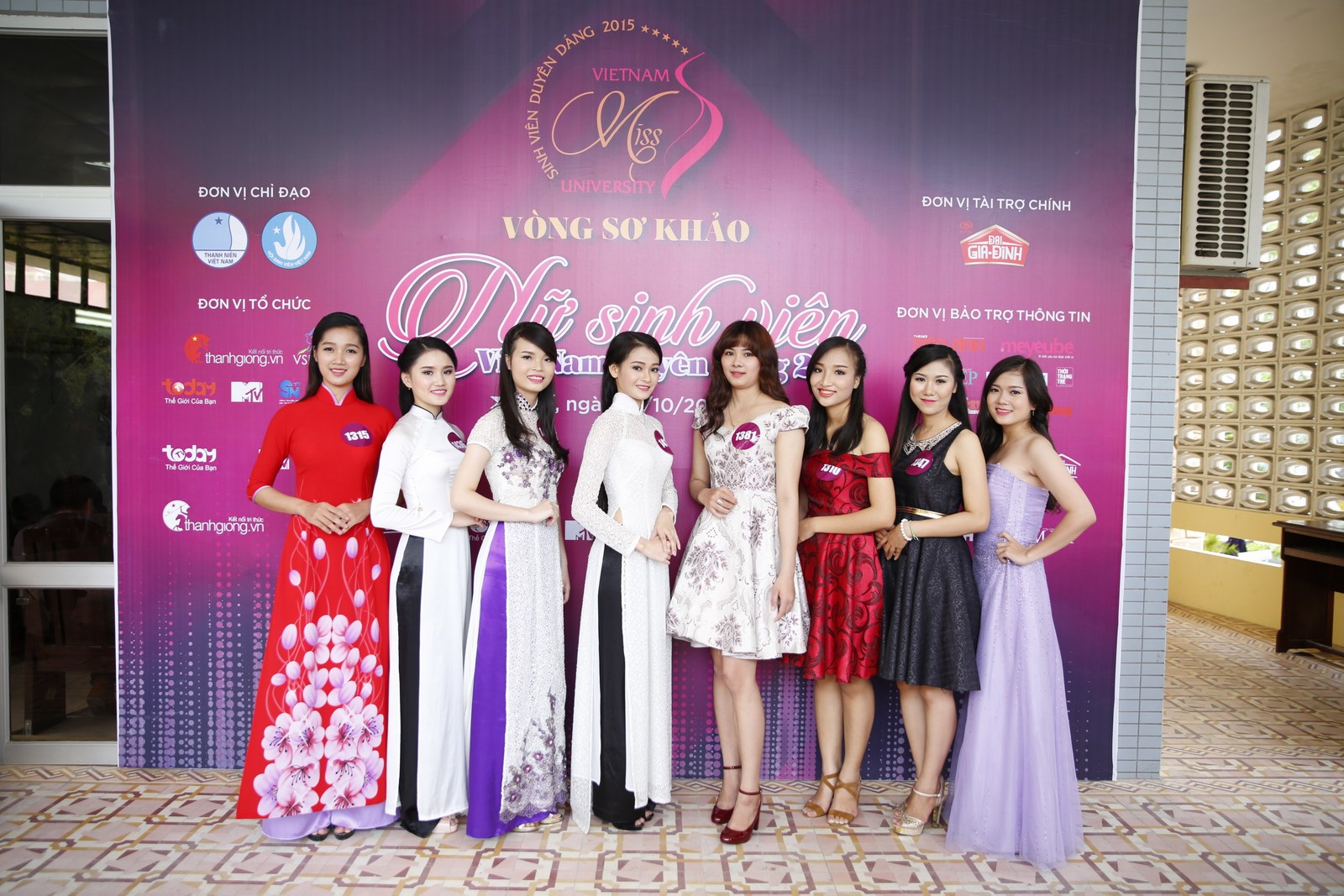 Ca sĩ Quốc Thiên bất ngờ đến cỗ vũ các thí sinh VMU 2015 tại Huế