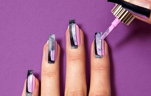 Hướng dẫn bạn vẽ móng tay chỉ bằng cách dùng băng dính