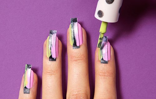 Hướng dẫn bạn vẽ móng tay chỉ bằng cách dùng băng dính