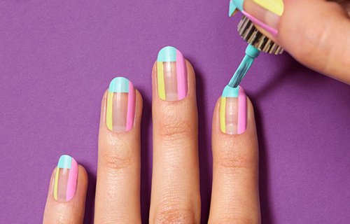 Hướng dẫn bạn vẽ móng tay chỉ bằng cách dùng băng dính