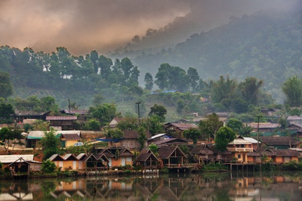 Vẻ đẹp như tranh vẽ của ngôi làng trên đồi chè ở Thái Lan
