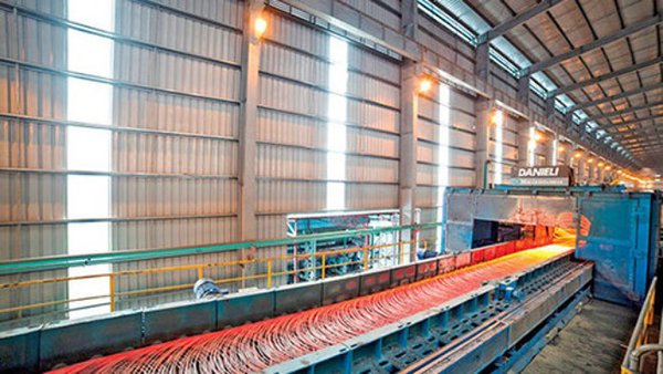 Giá thép giảm thêm, sức mua chững lại