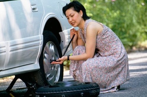 4 thao tác sửa xe đơn giản ai đi ô tô cũng cần biết