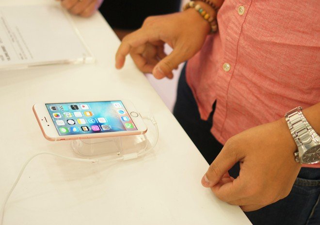 iPhone 6S chính hãng lặng lẽ bán ra tại VN
