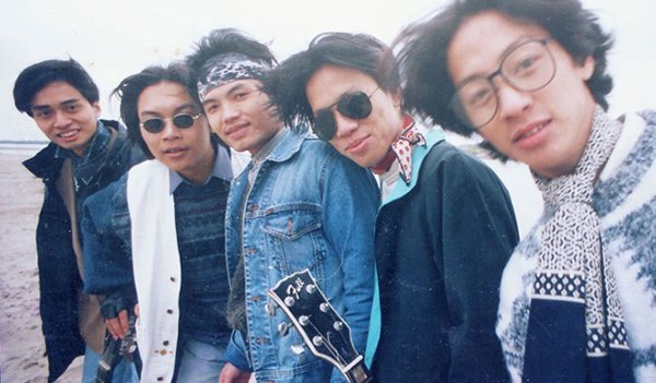 Bức Tường - câu chuyện về những kẻ truyền lửa đơn độc