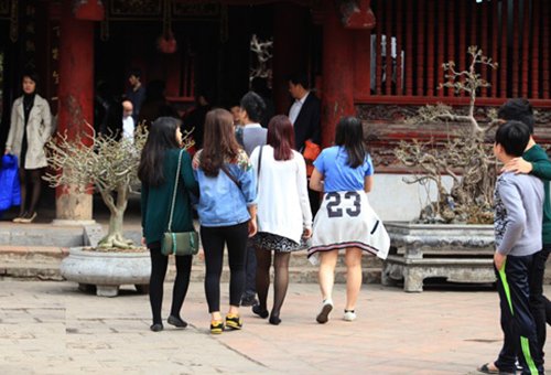 Những trang phục tuyệt đối không nên mặc khi đi lễ chùa