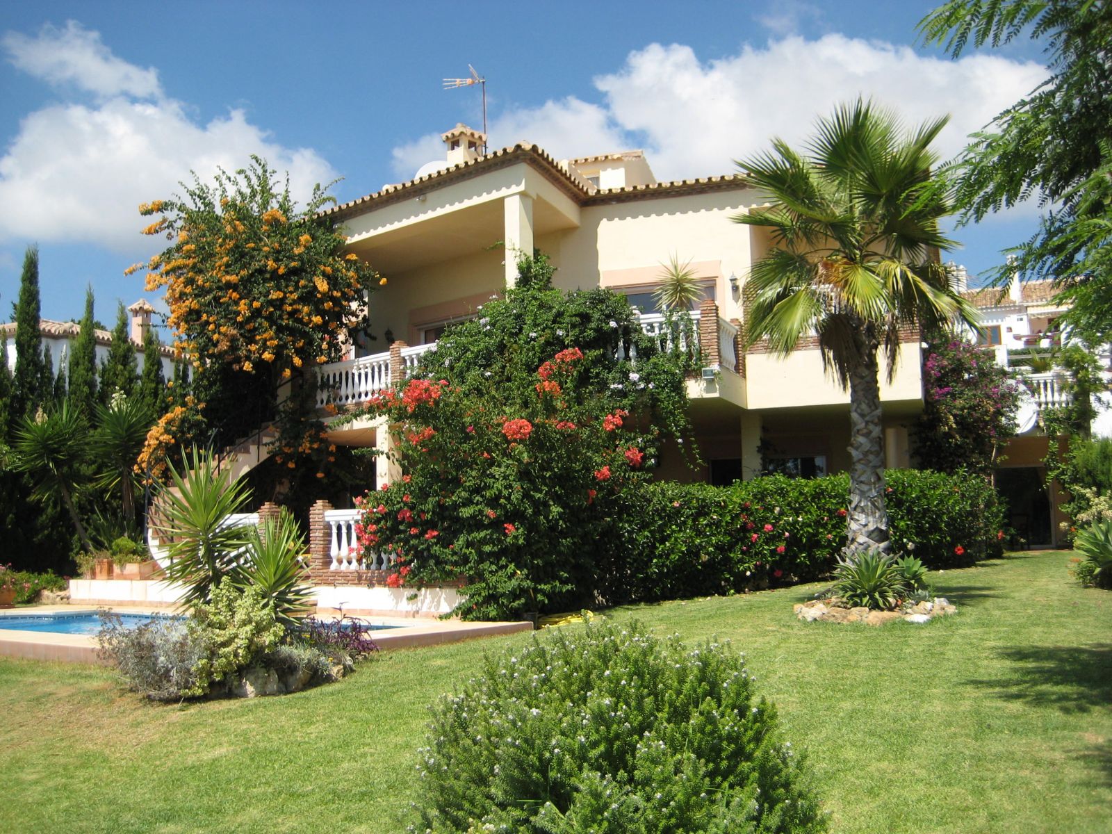 Lựa chọn mảnh đất hợp phong thủy để xây biệt thự vườn