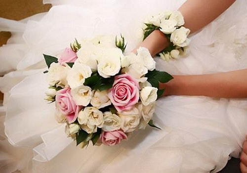 Bật mí những bí quyết giúp cô dâu chọn hoa cưới đẹp nhất