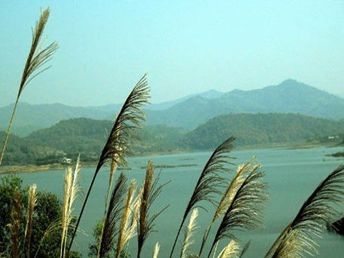 Vẻ đẹp miền sóng nước Cấm Sơn