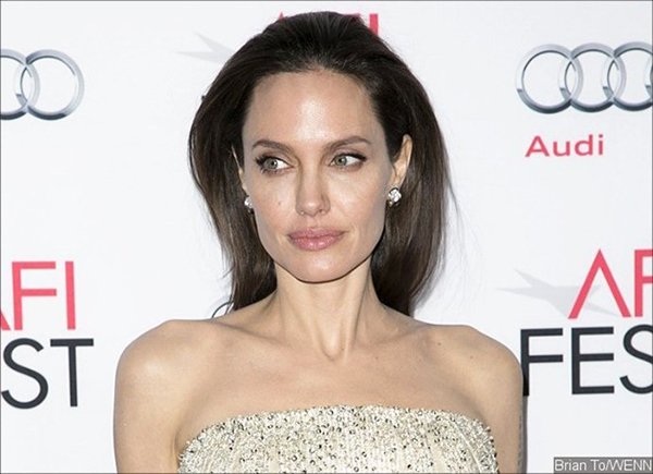 Angelina Jolie được chào vai quái vật