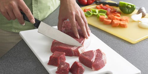 Sai lầm khi nấu thịt khiến con dễ nhiễm bệnh