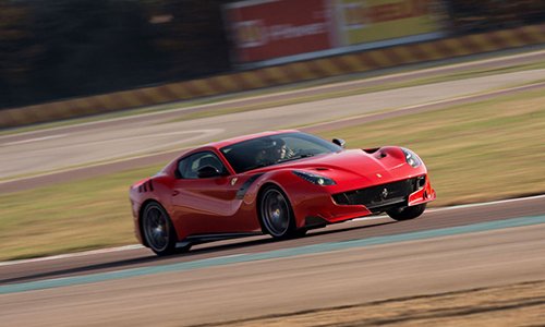 Siêu xe Ferrari F12tdf đã “cháy hàng” sau hơn 1 tháng ra mắt