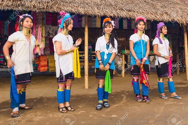 Phong tục đeo vòng cổ của bộ tộc Karen