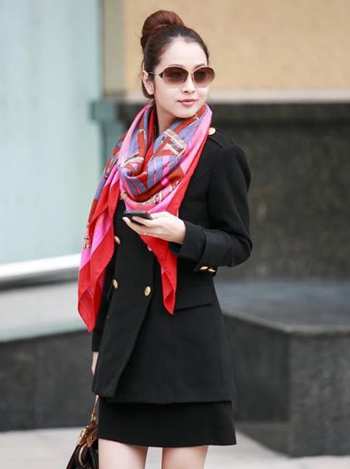 Những kiểu mix đồ với khăn siêu điệu, cá tính của sao Việt