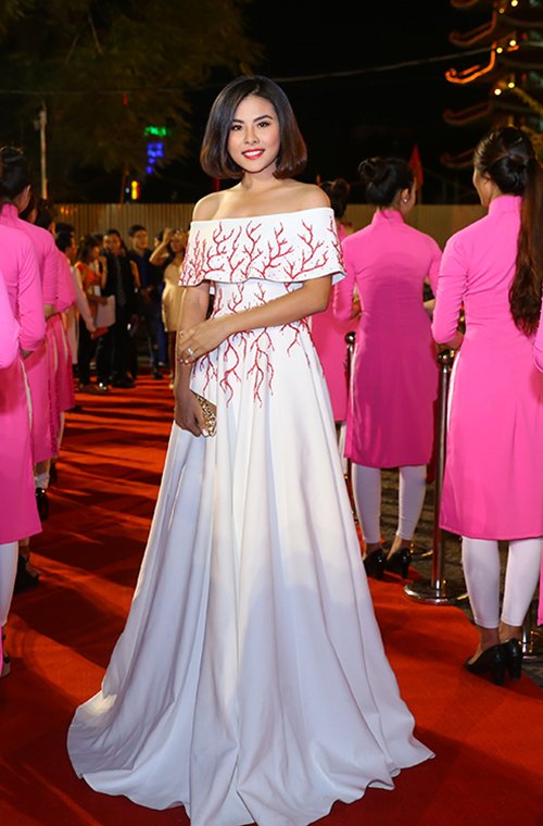 Dàn sao đua nhau "đọ sắc" trên thảm đỏ Liên hoan phim 2015