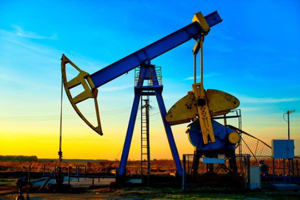 Giá dầu tăng trở lại vì USD suy yếu